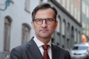 Erik Thedéen, presidente do Comité de Basileia e governador do Banco Central da Suécia |
Foto: BCS

