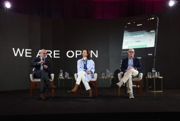 Da esquerda para a direita, temos o CEO do Santander México, Felipe Ascencio, a CEO do Grupo Santander, Ana Botín, e o CEO do Openbank México, Matías Nuñez | Foto: Grupo Santander 