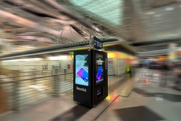 Máquina Revolut no aeroporto Sá Carneiro, no Porto