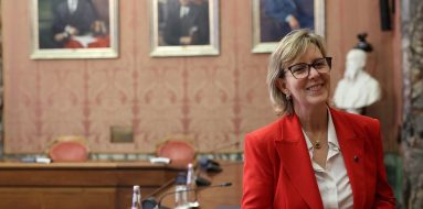 Maria Luís Albuquerque, Comissária Europeia para os Serviços Financeiros