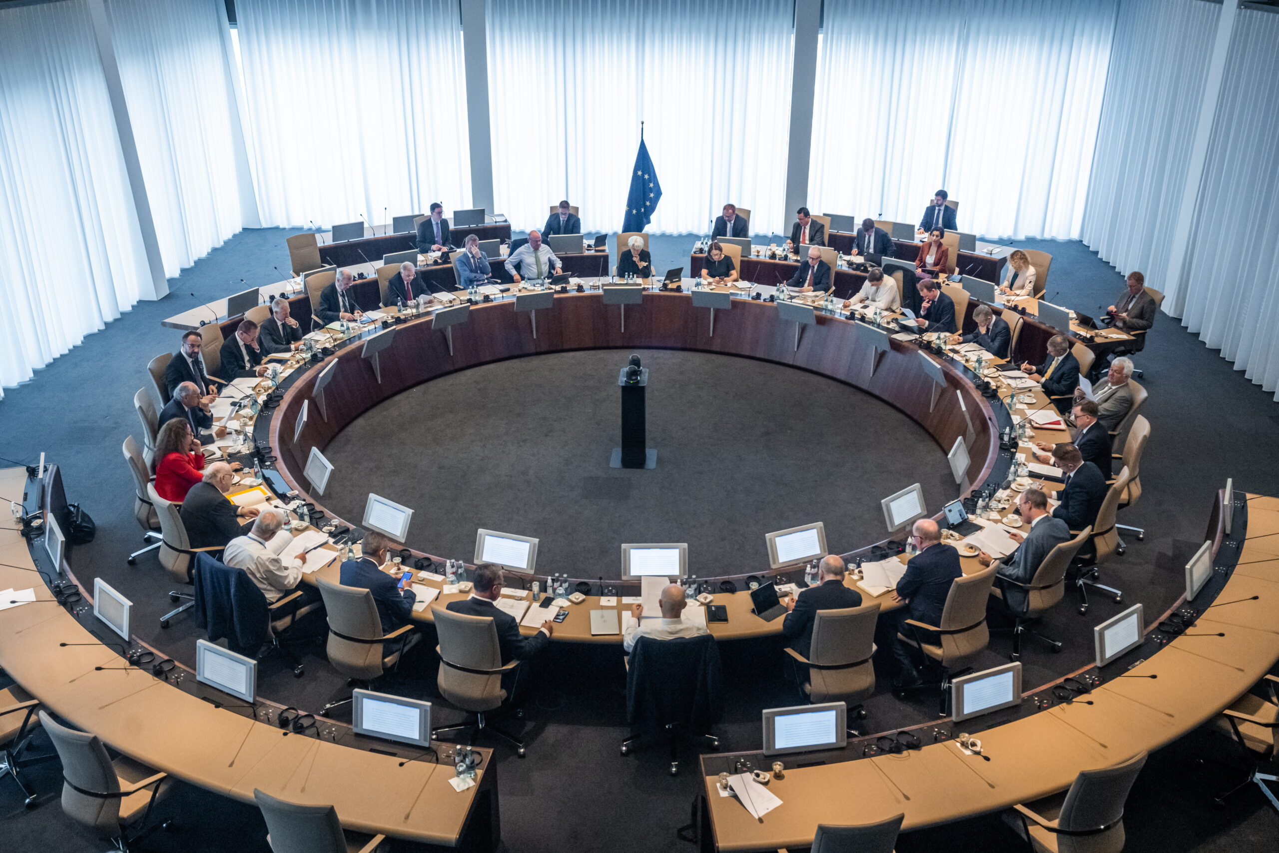 Unanimidade “forçada” sobre manutenção dos juros na última reunião do Banco Central Europeu