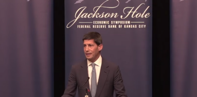 Kevin Warsh, presidente da FED, discursa em Jackson Hole