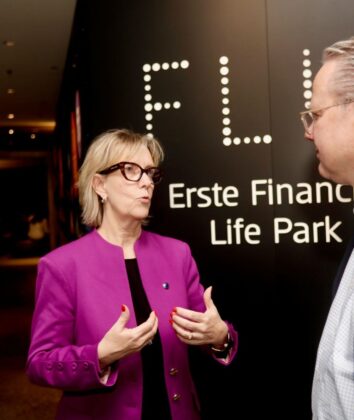 Maria Luís Albuquerque Comissária dos Serviços Financeiros Foto Linkedin